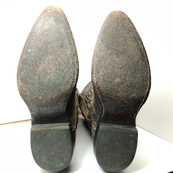 Frye Billy Hammered Cowboy Boot l Vintage Distressed Studded Boots l Size 7 B l - Picture 7 of 10